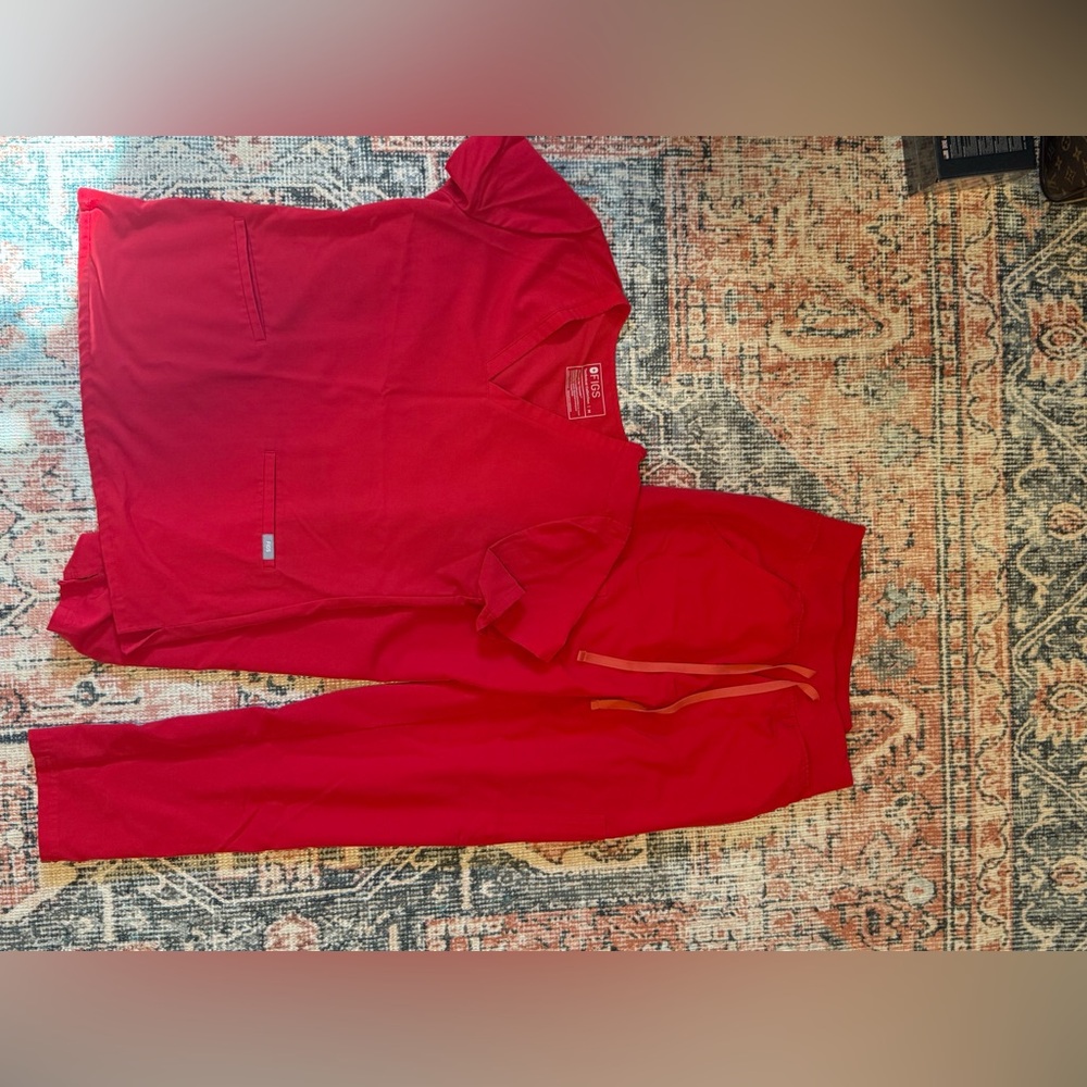 Figs Scrub Set Red size M Top and Bottom